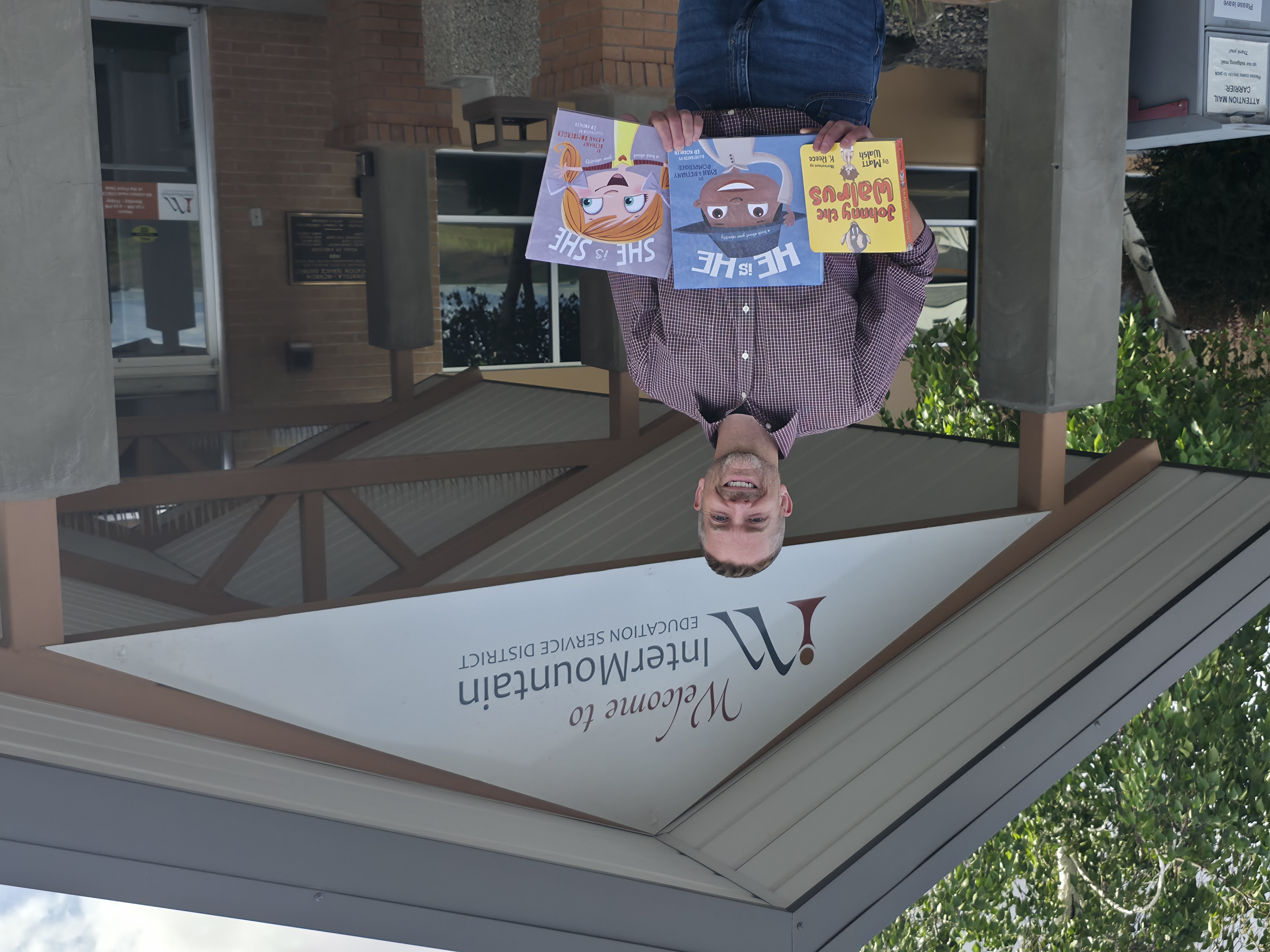 Oregon education service district bans children’s books